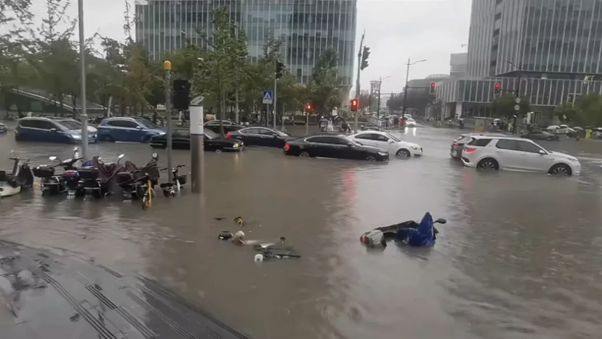 颱風葡萄桑二次登陸「降雨如瀑布」 上海多地傳淹水災情